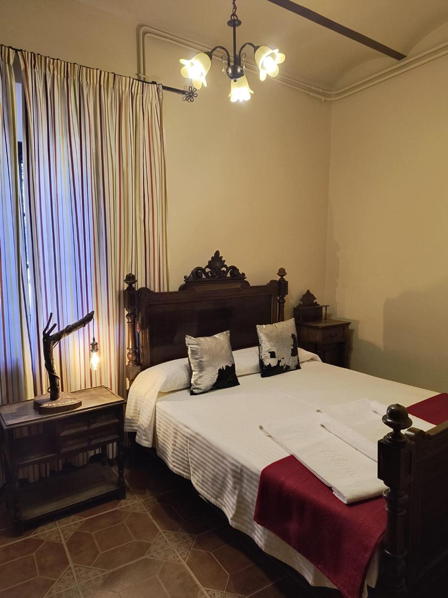 Hostal Rural Mas Blanc San Martin de Centellas Bagian luar foto